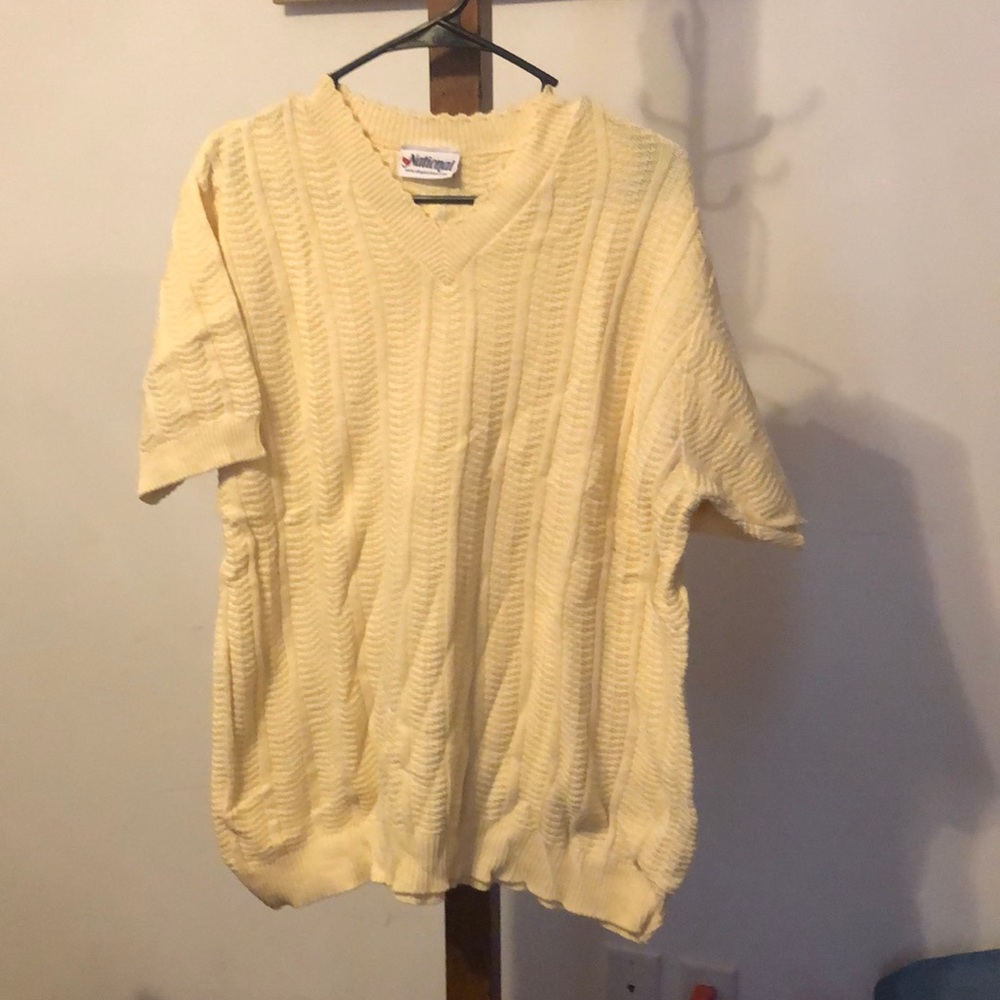 Short sleeved sweater